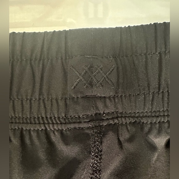 RHONE Men’s Shorts Size XXL Black 8” Zip Pocket Freedom Lies On Been Bold lined - Picture 5 of 15